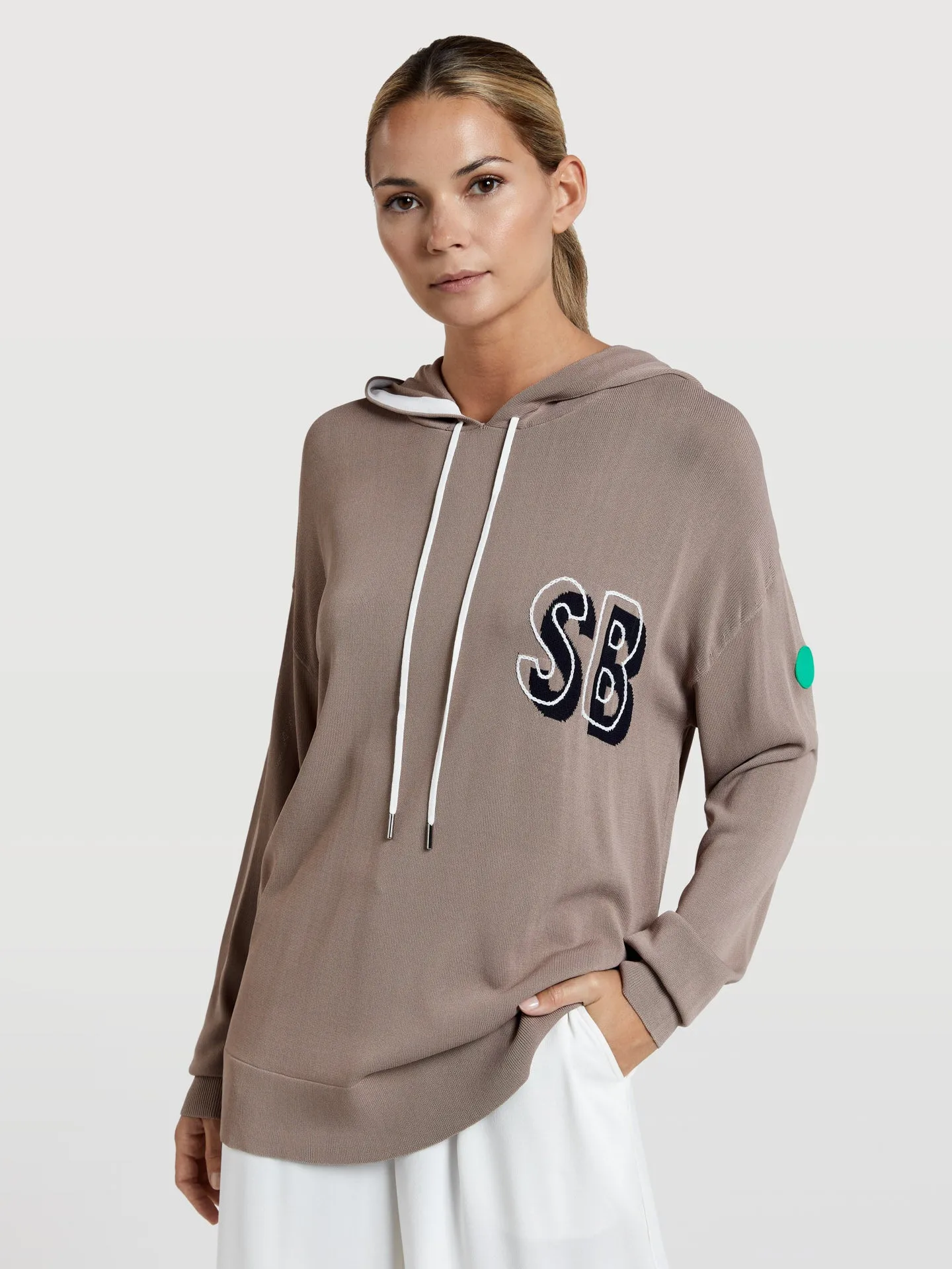 Hooded sweater with jacquard letters